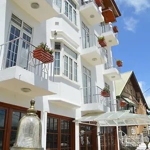 Hotel Royal Hills Nuwara Eliya